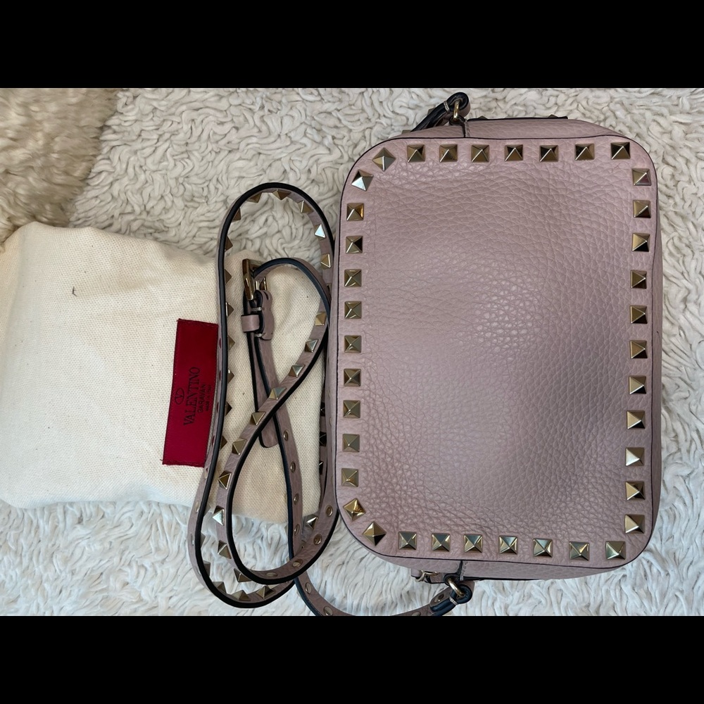 Valentino Garavani - Small Rockstud calfskin crossbody bag